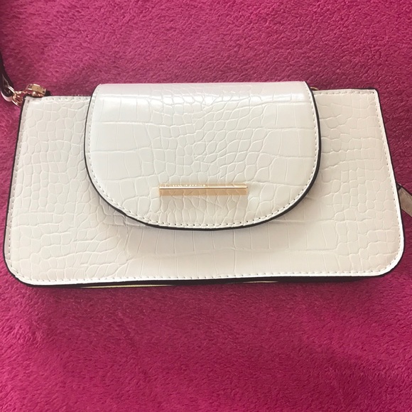 White alligator inspired evening bag - Picture 2 of 6